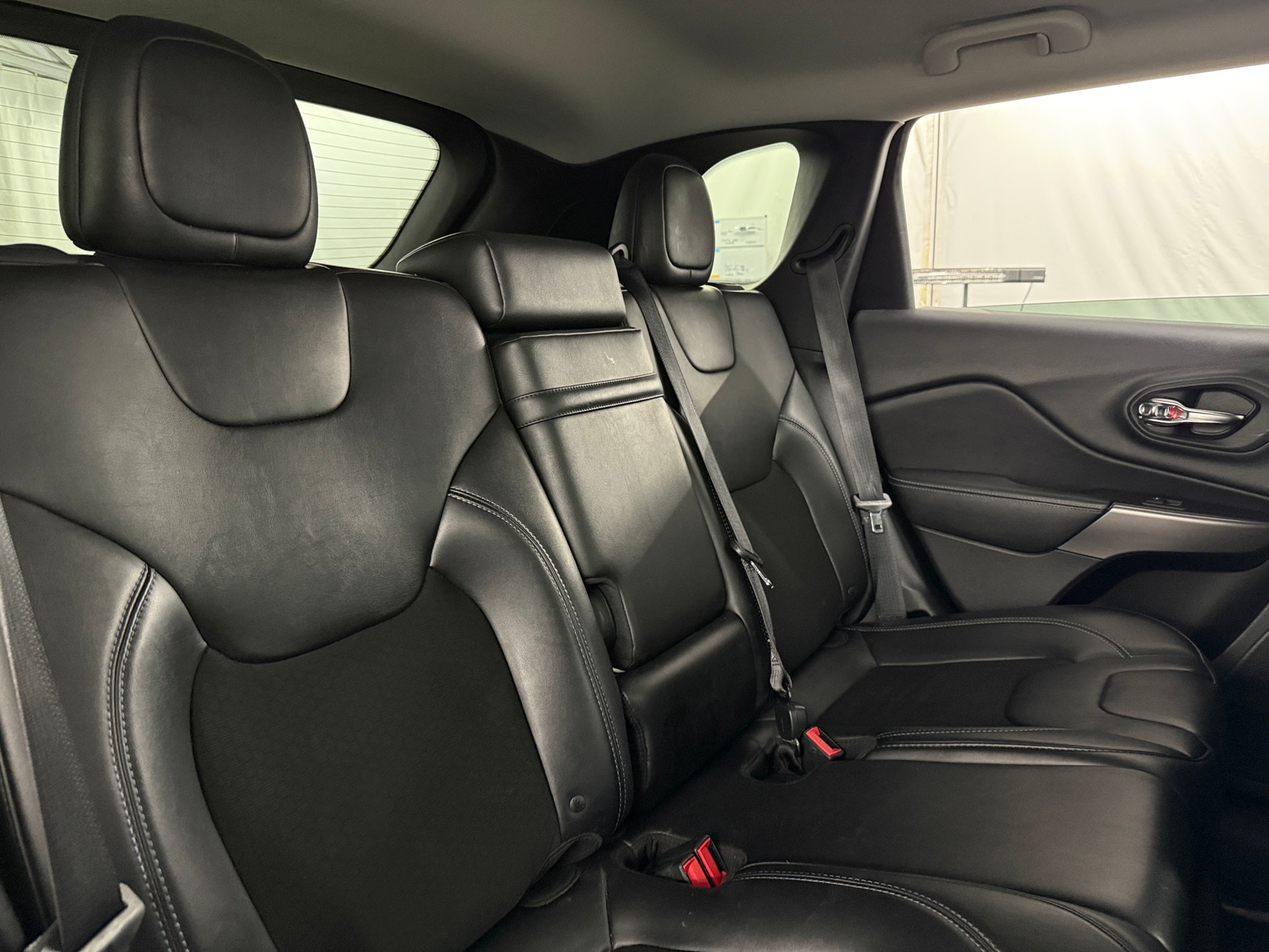 Thumbnail: 2019 Jeep Cherokee - 6