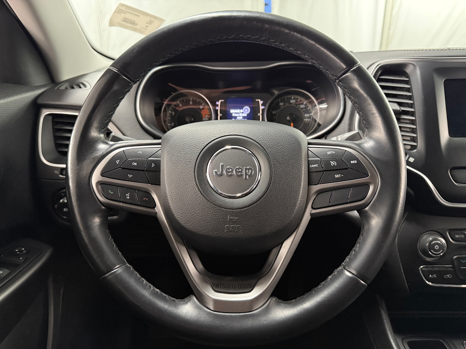 Thumbnail: 2019 Jeep Cherokee - 5