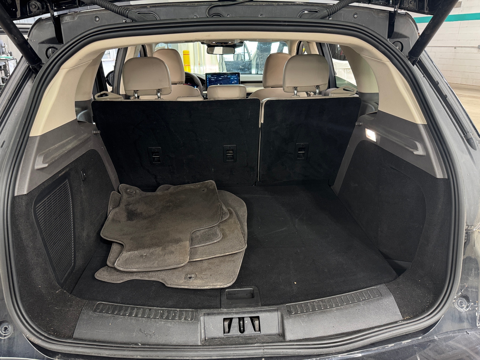 Thumbnail: 2023 Lincoln Corsair - 6