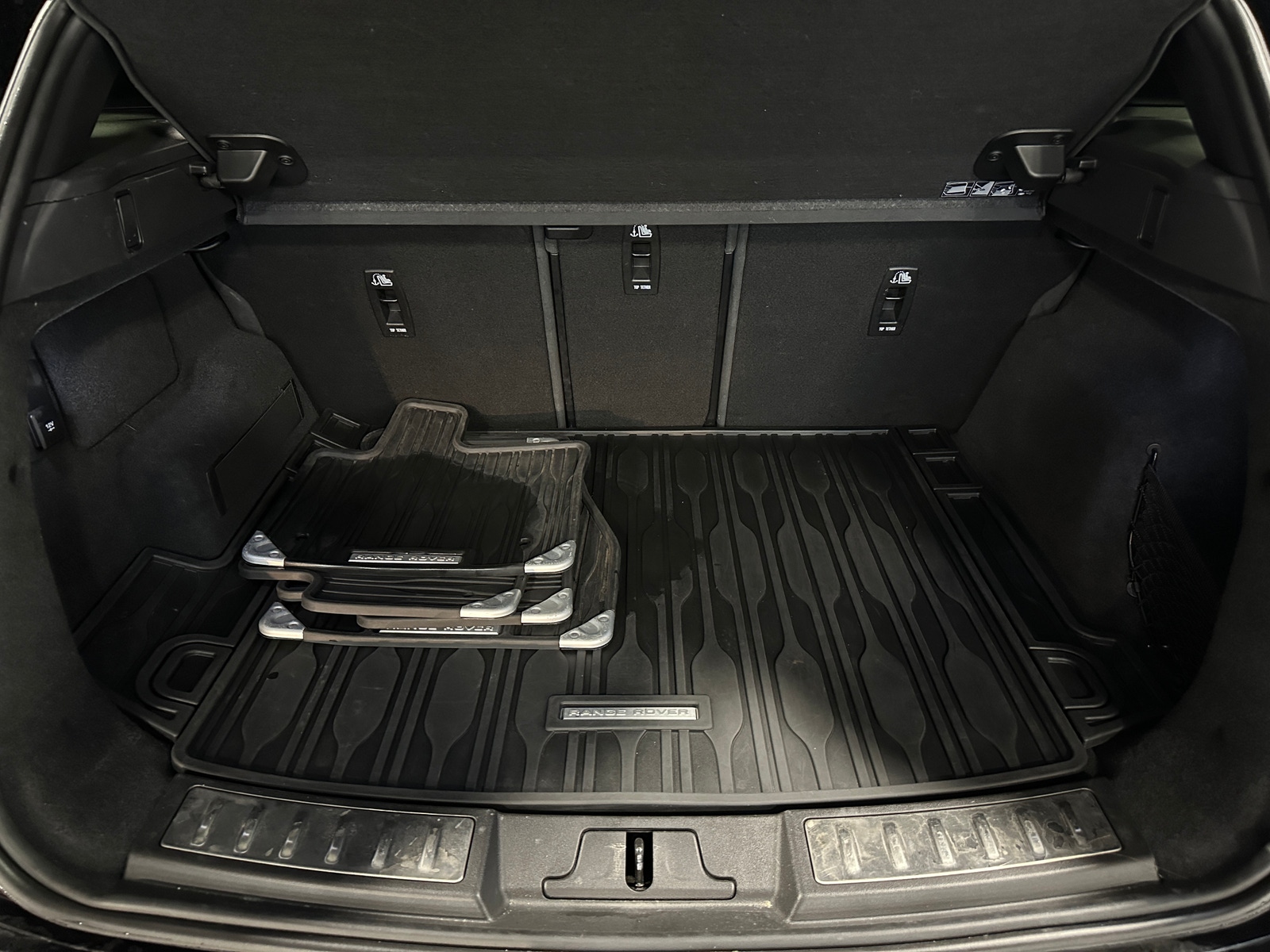 Thumbnail: 2020 Land Rover Range Rover Evoque - 6