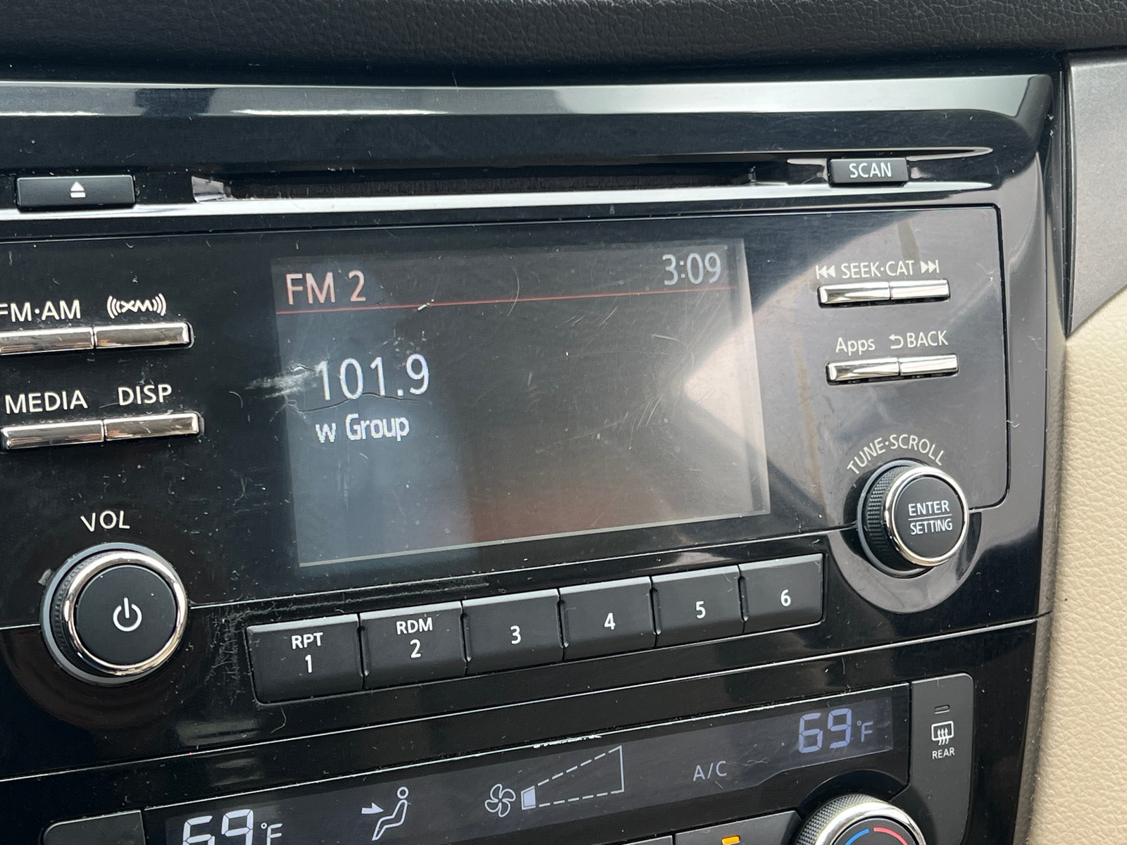 Thumbnail: 2016 Nissan Rogue - 4