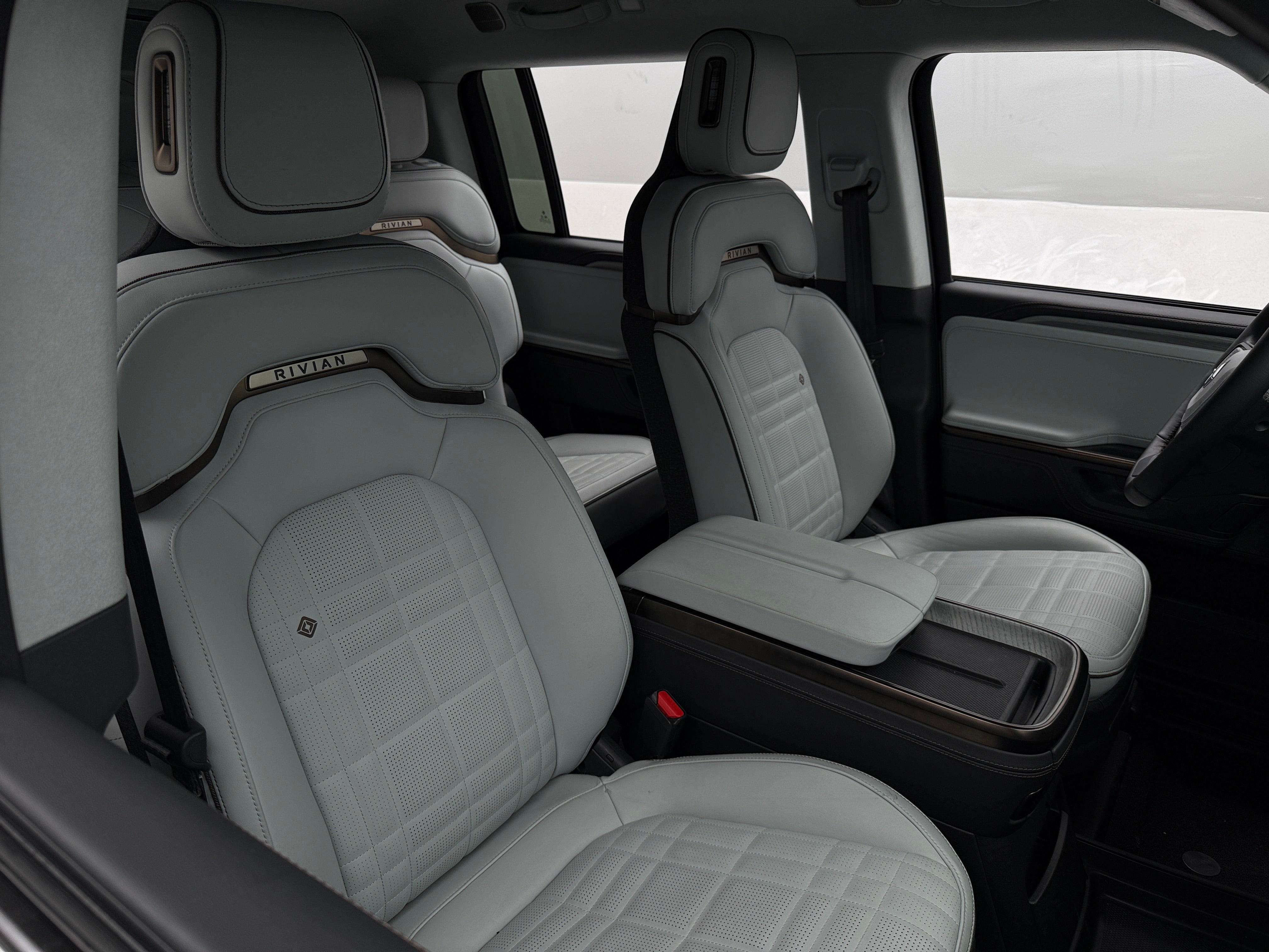 Used 2026 Rivian R1S Base with VIN 7PDSGBBP2TN083134 for sale in Oak Creek, WI