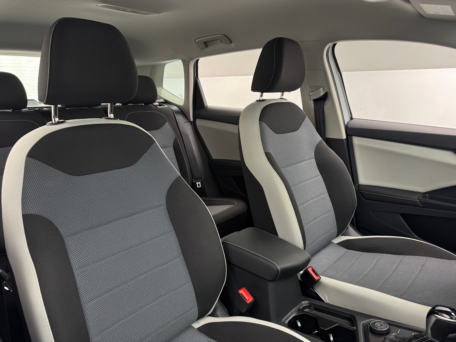 Thumbnail: 2025 Volkswagen Taos - 2