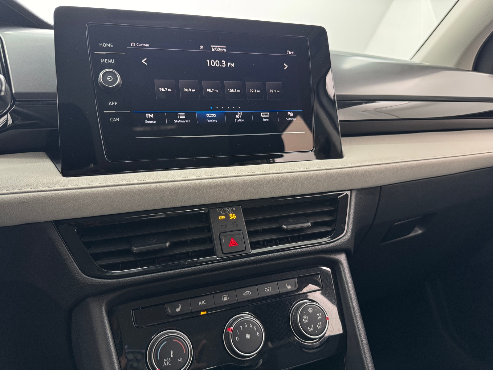 Thumbnail: 2025 Volkswagen Taos - 4