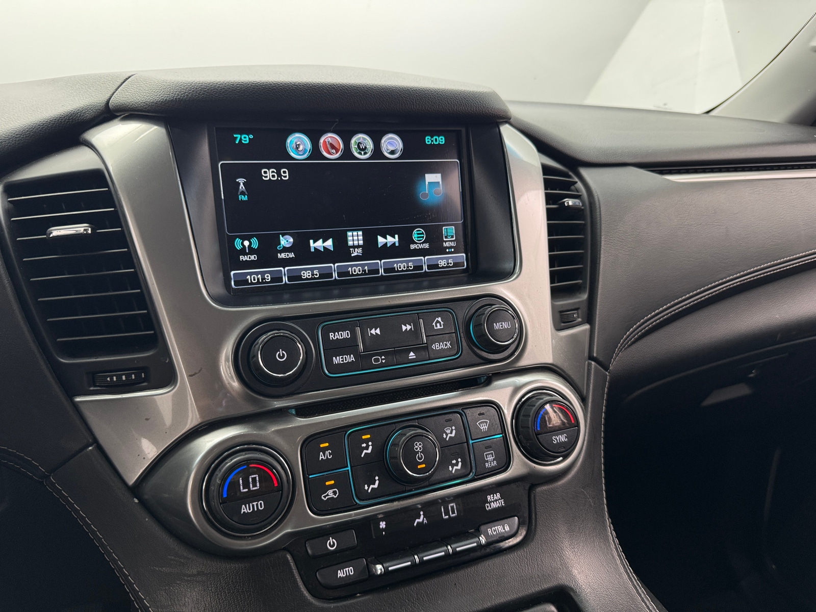 Thumbnail: 2018 Chevrolet Tahoe - 4