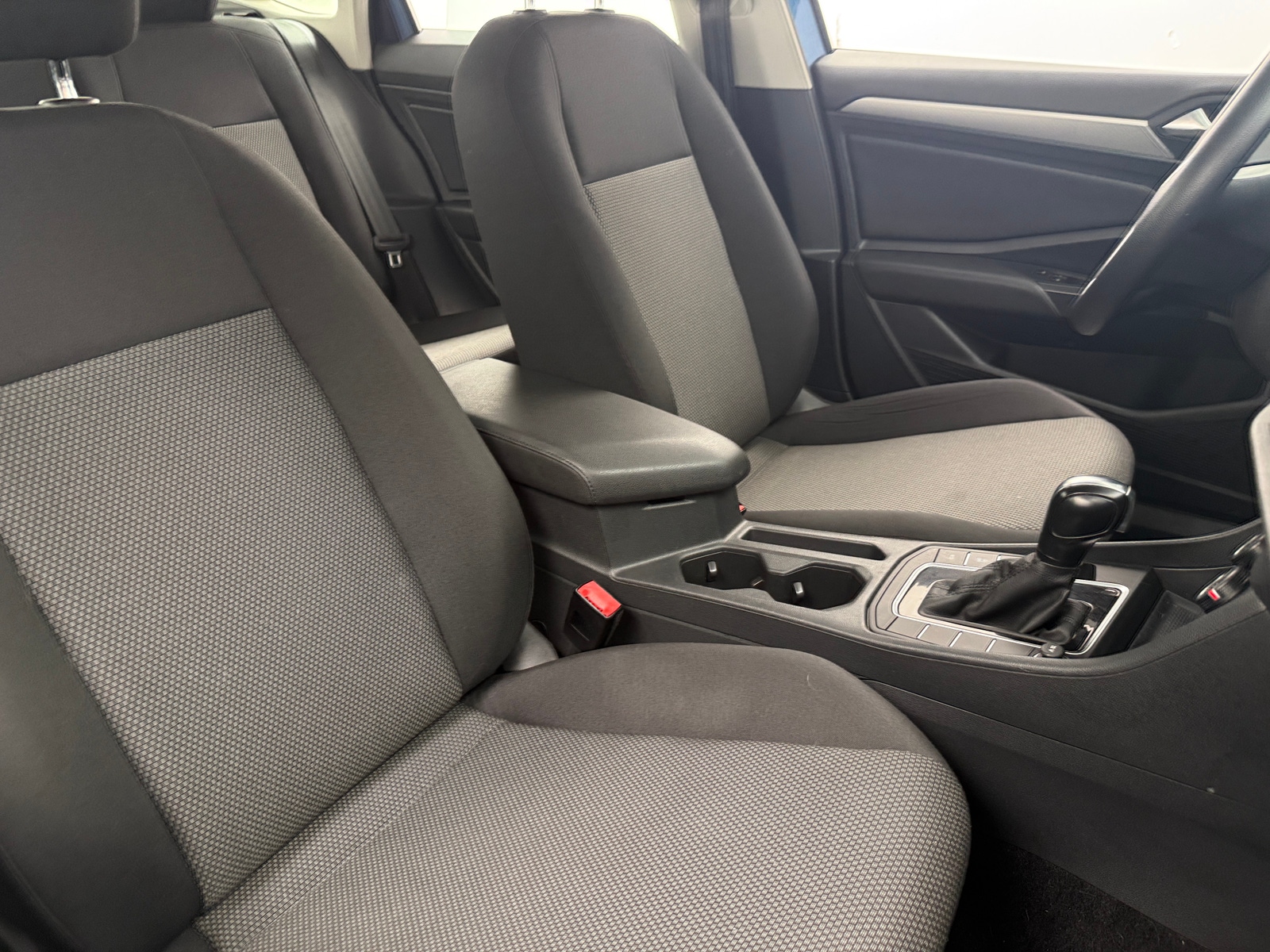 Thumbnail: 2019 Volkswagen Jetta - 2