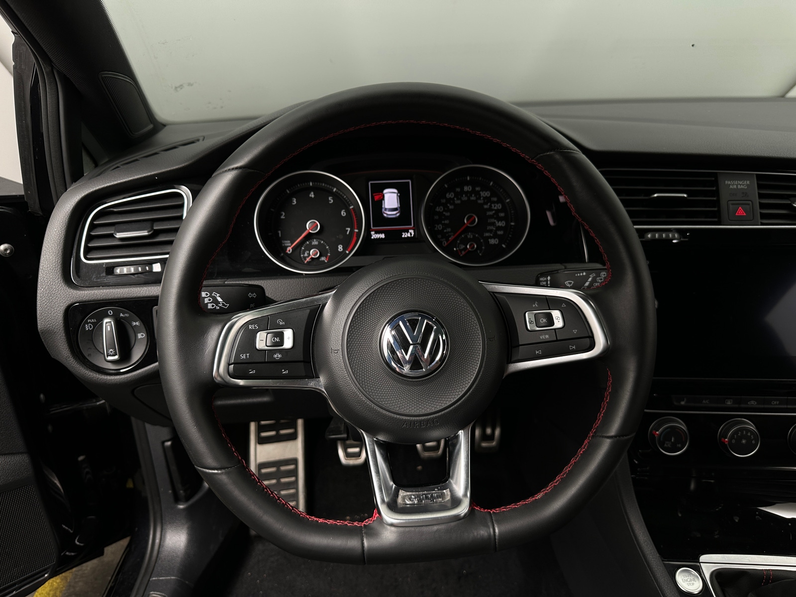 Thumbnail: 2020 Volkswagen Golf - 4