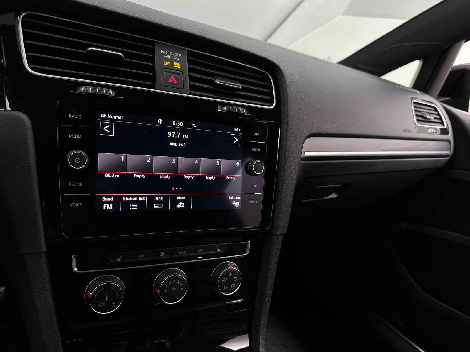 Thumbnail: 2020 Volkswagen Golf - 3