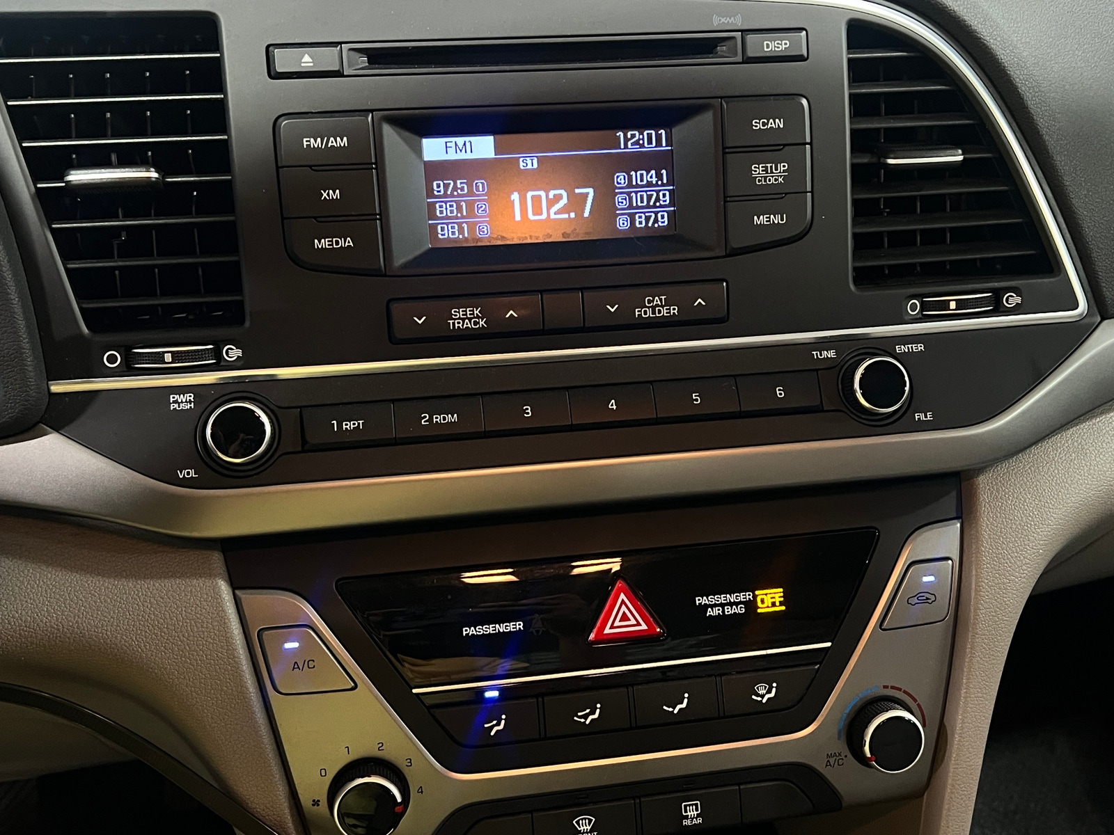 Thumbnail: 2017 Hyundai Elantra - 4