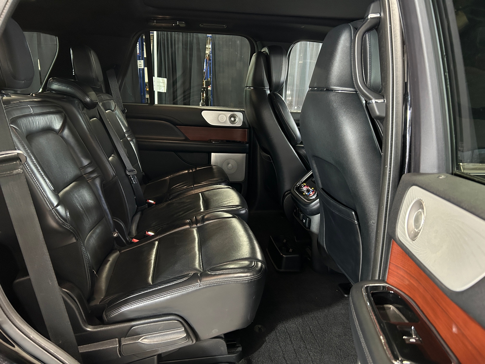 Thumbnail: 2020 Lincoln Navigator - 5