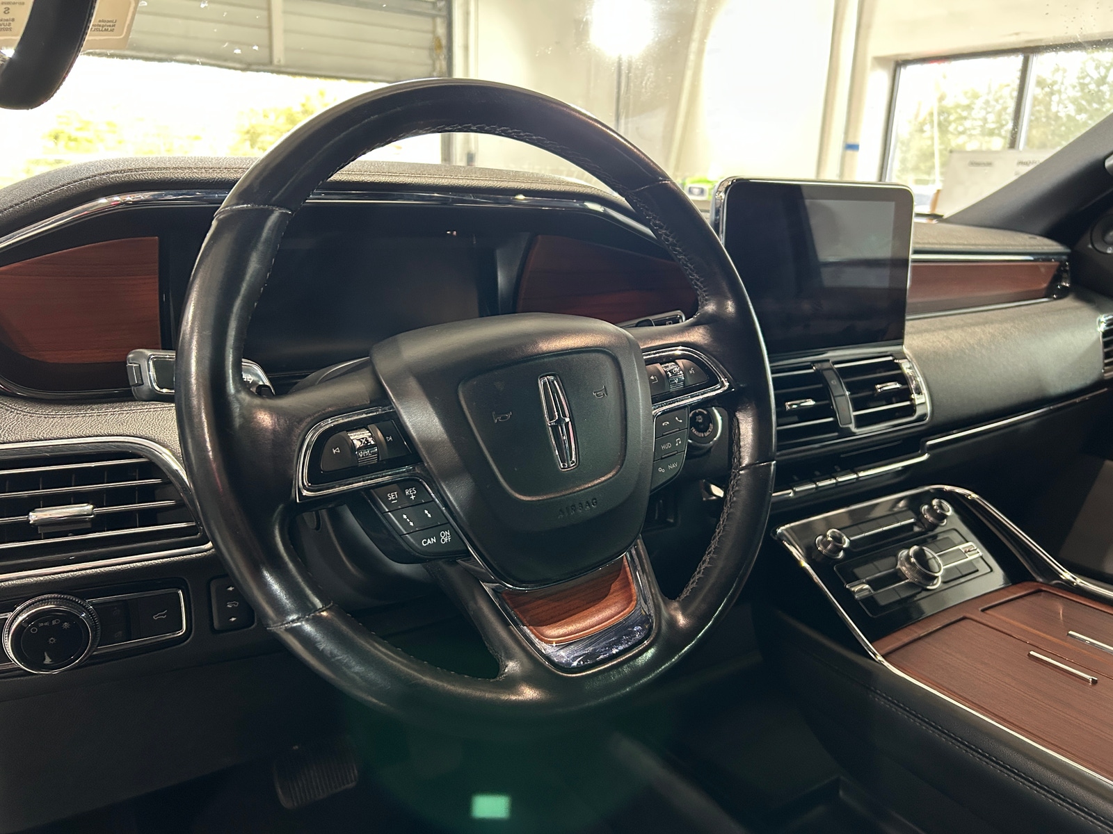 Thumbnail: 2020 Lincoln Navigator - 4