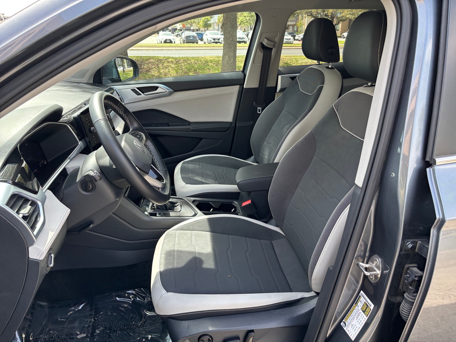 Thumbnail: 2025 Volkswagen Taos - 2