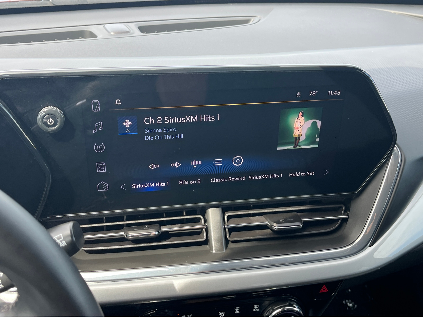 Thumbnail: 2025 Chevrolet Trax - 4