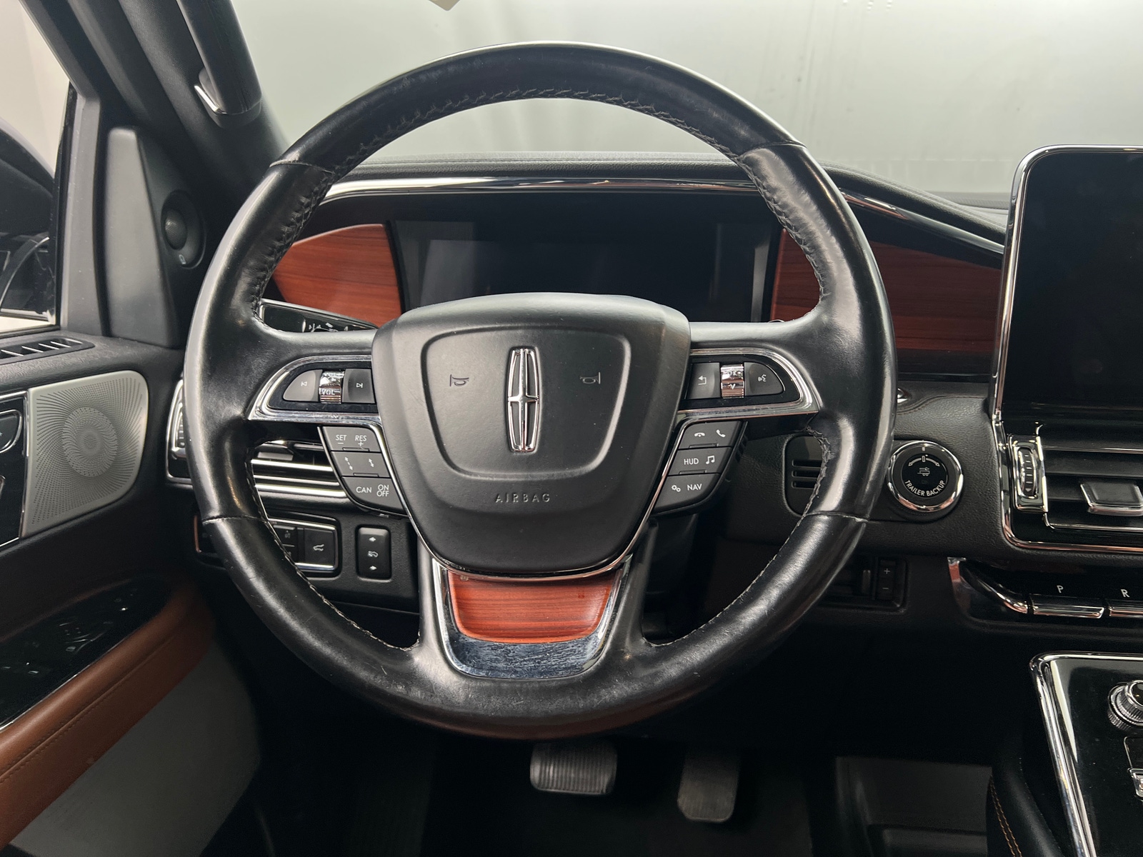 Thumbnail: 2021 Lincoln Navigator L - 4