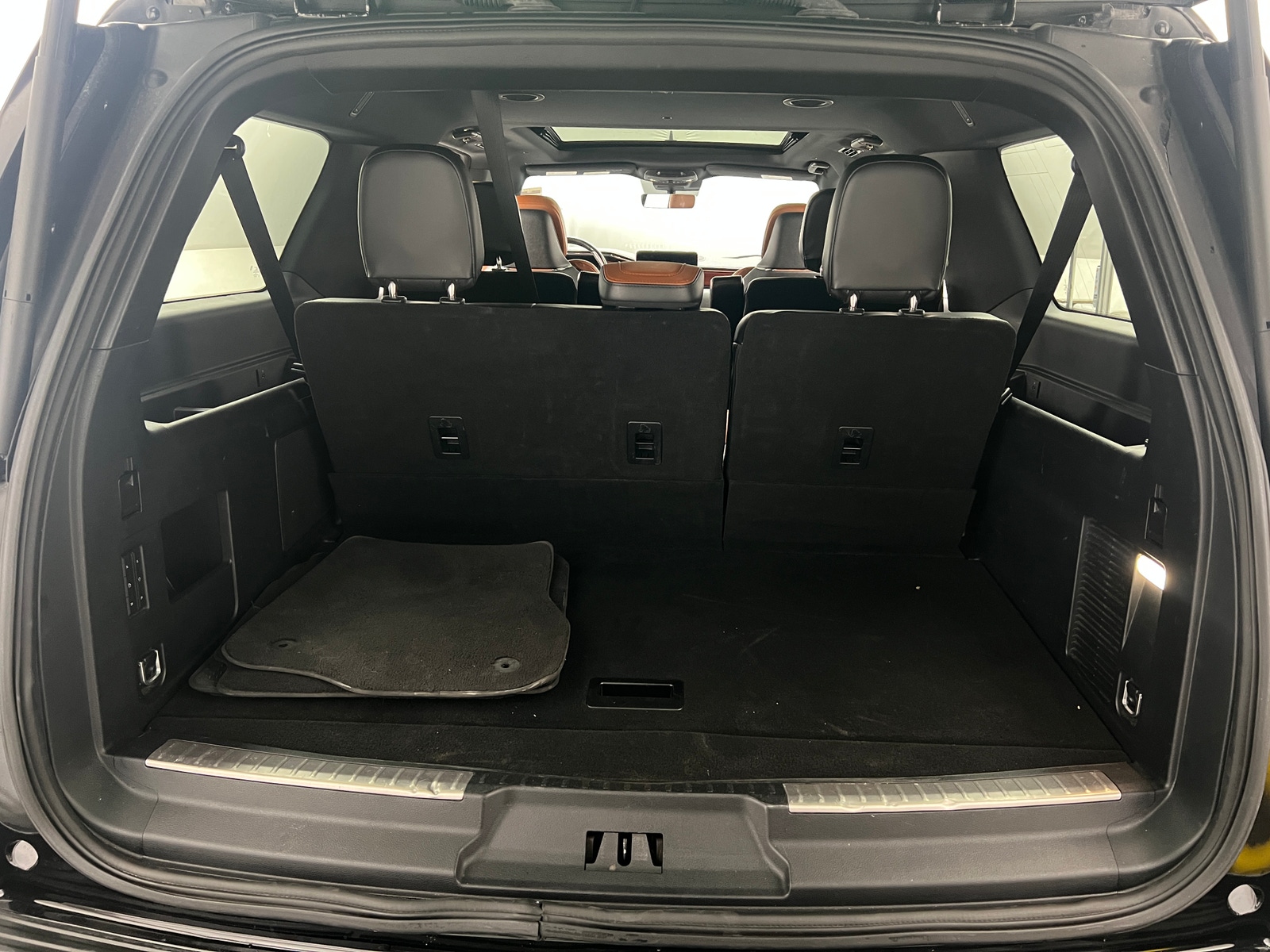 Thumbnail: 2021 Lincoln Navigator L - 6