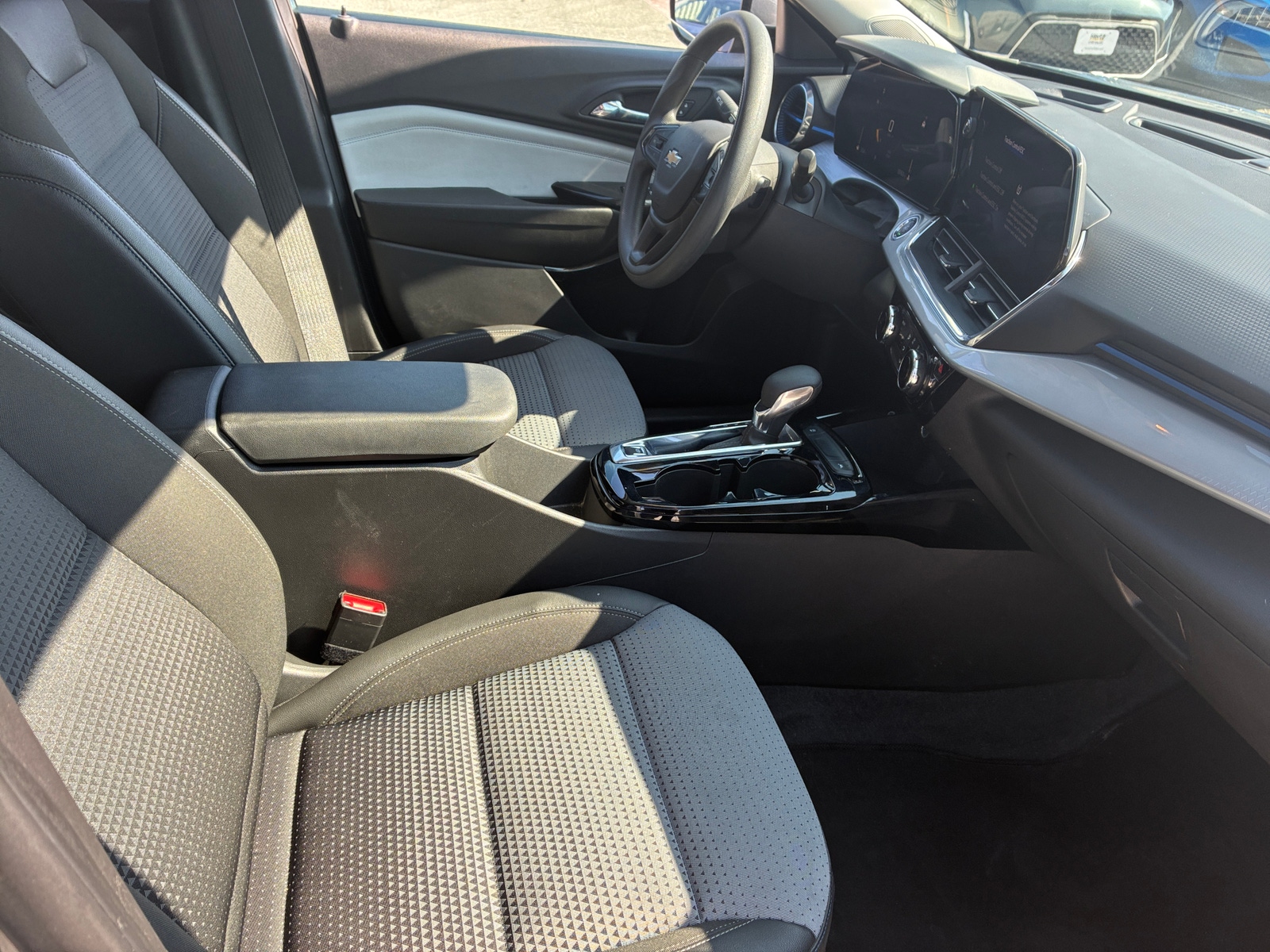 Thumbnail: 2025 Chevrolet Trax - 2