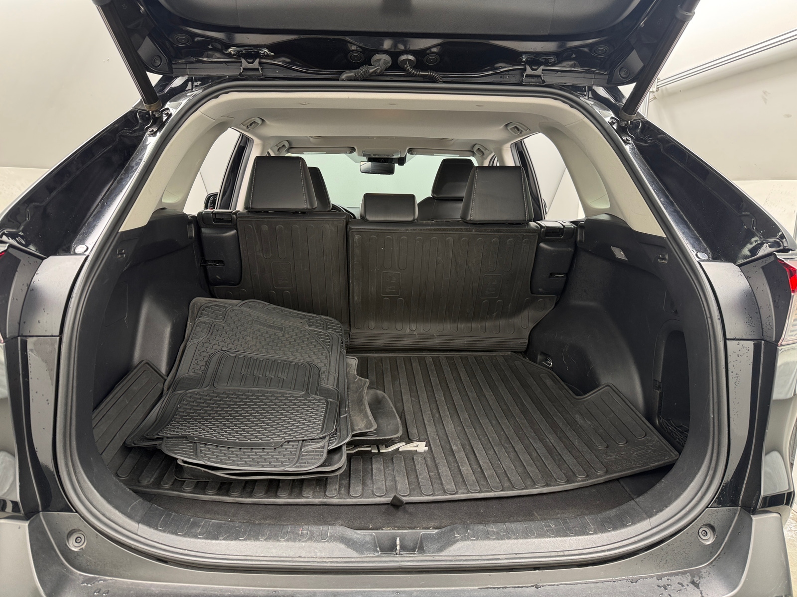 Thumbnail: 2019 Toyota RAV4 - 6