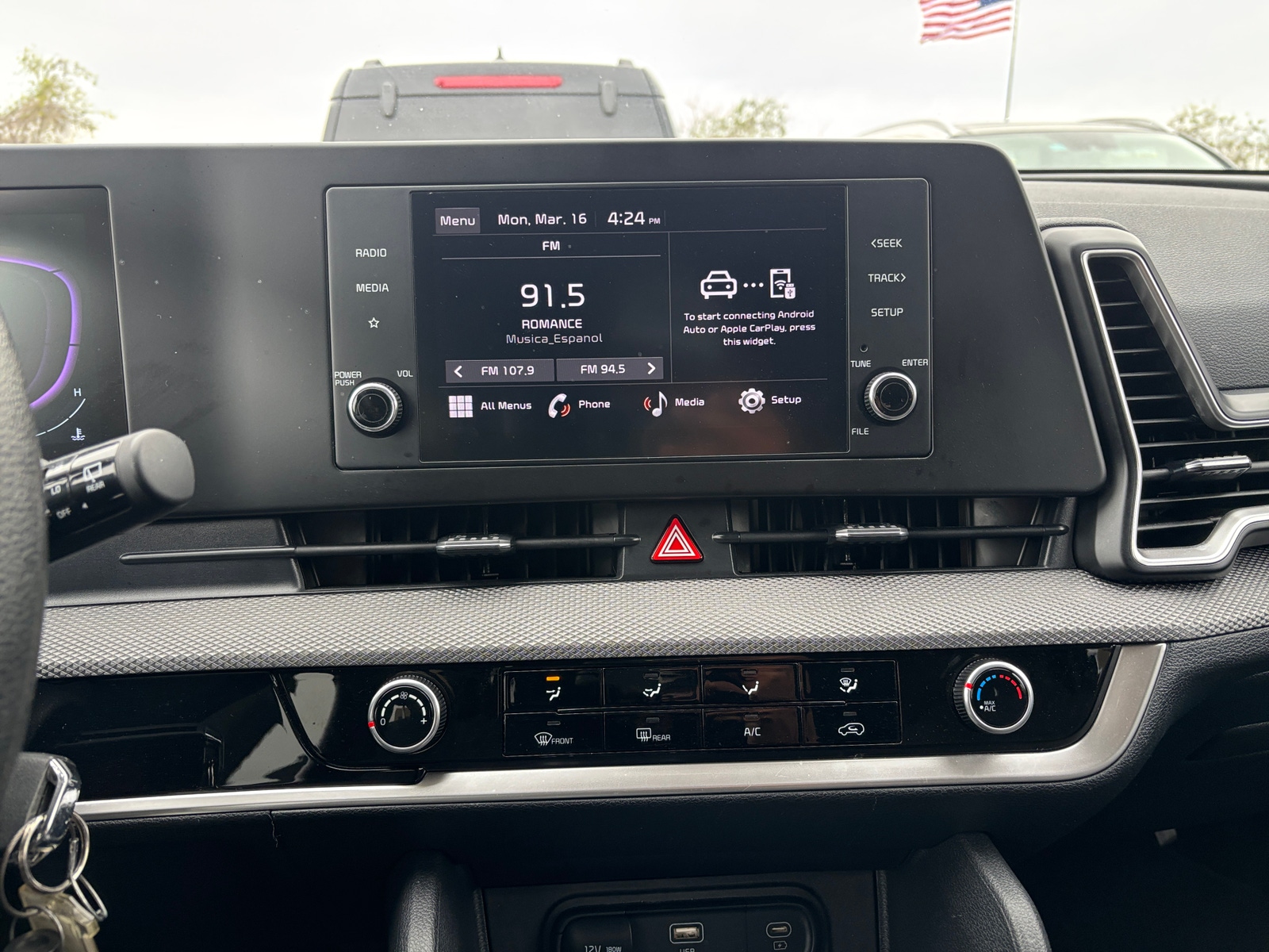 Thumbnail: 2025 Kia Sportage - 4