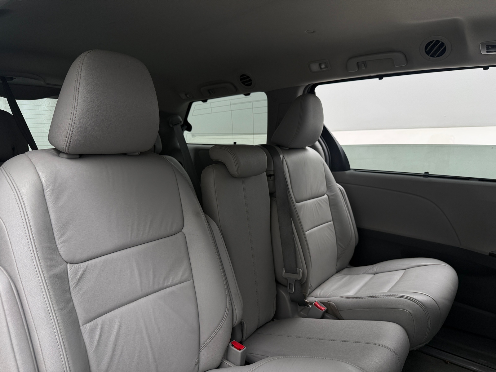 Thumbnail: 2016 Toyota Sienna - 5