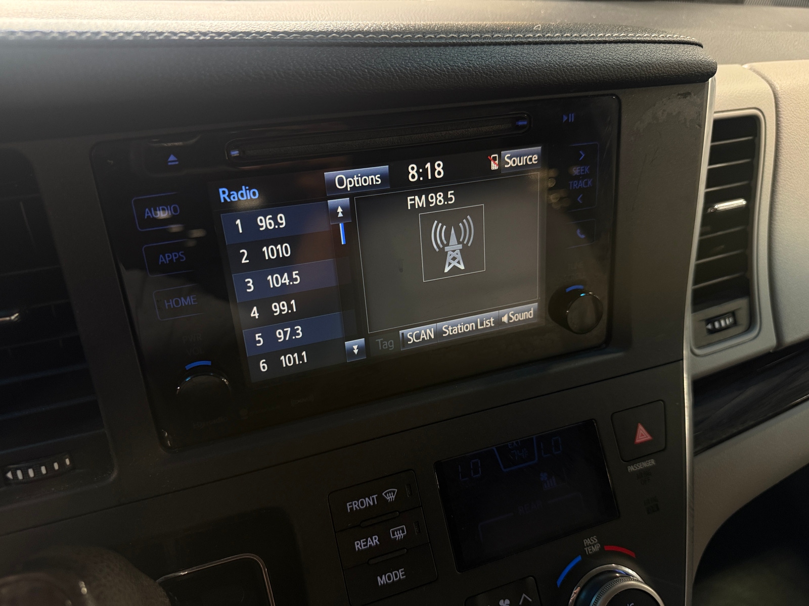 Thumbnail: 2016 Toyota Sienna - 3