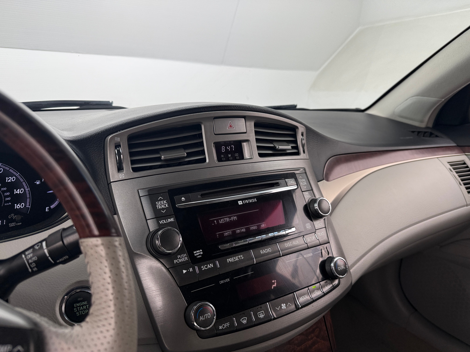 Thumbnail: 2012 Toyota Avalon - 3