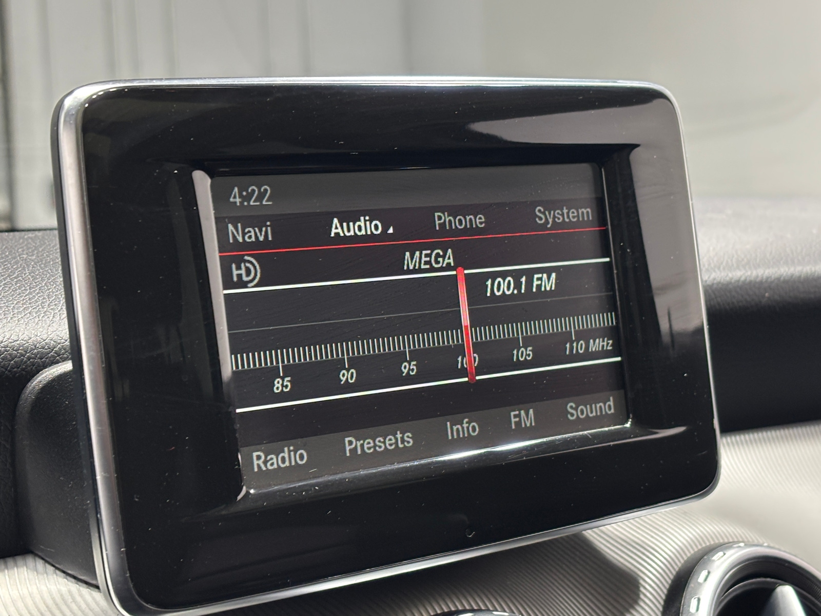 Thumbnail: 2015 Mercedes-Benz GLA - 3