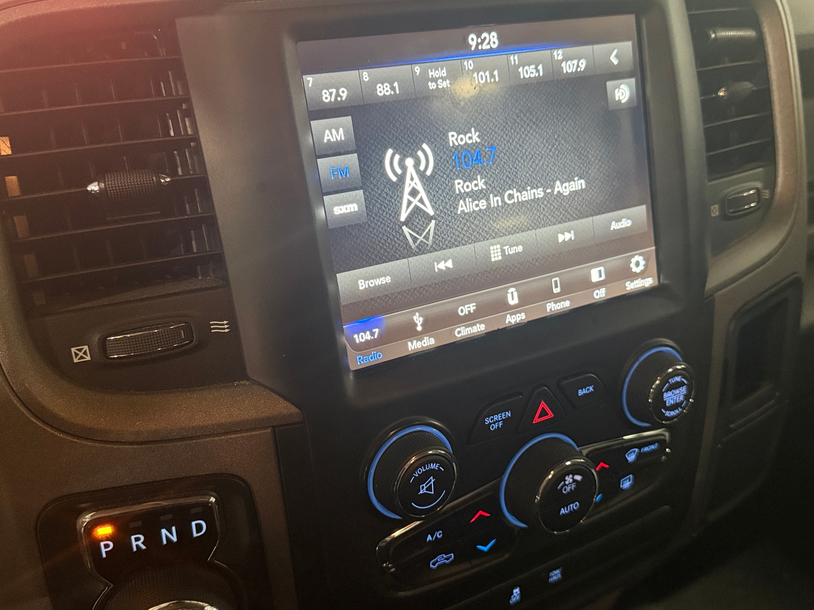 Thumbnail: 2019 RAM 1500 Classic - 3