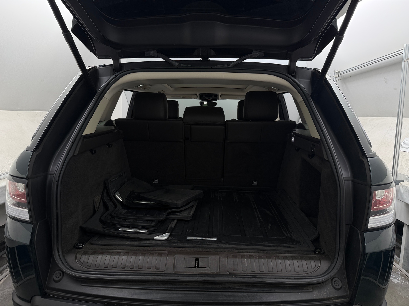 Thumbnail: 2017 Land Rover Range Rover Sport - 6