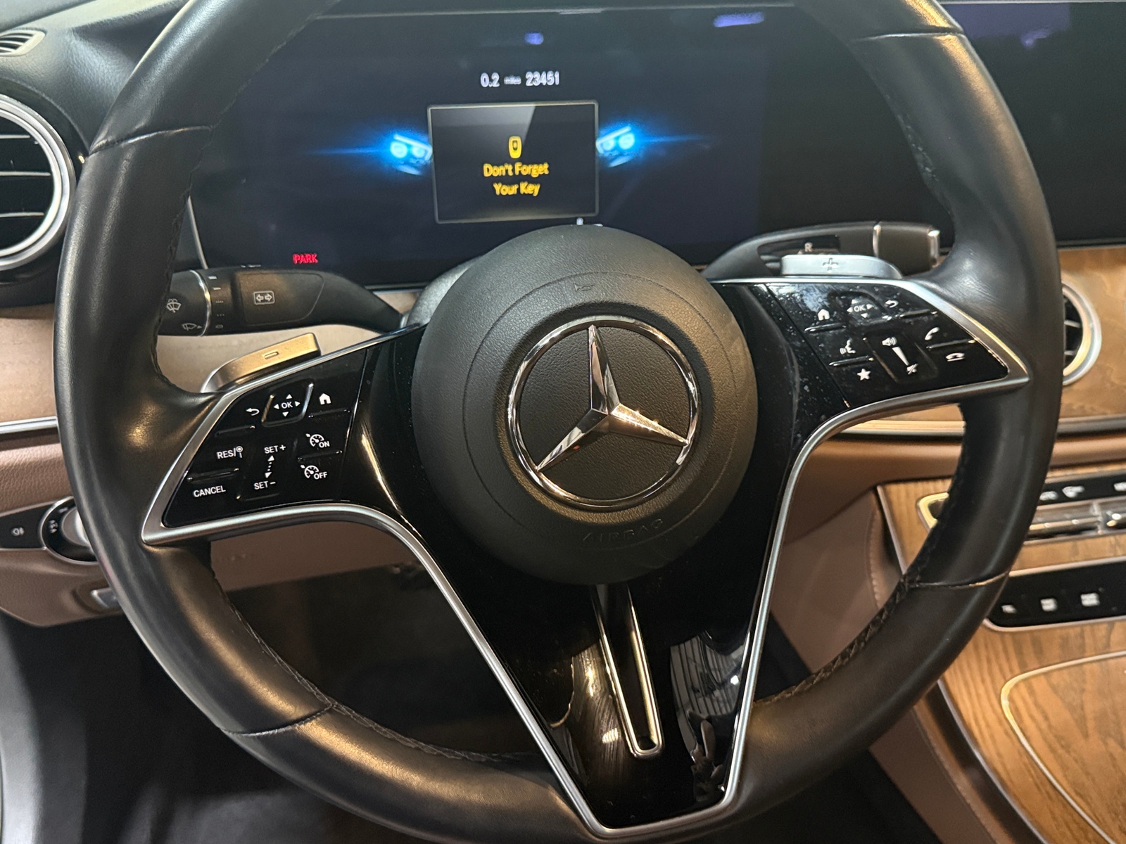 Thumbnail: 2022 Mercedes-Benz E-Class - 4