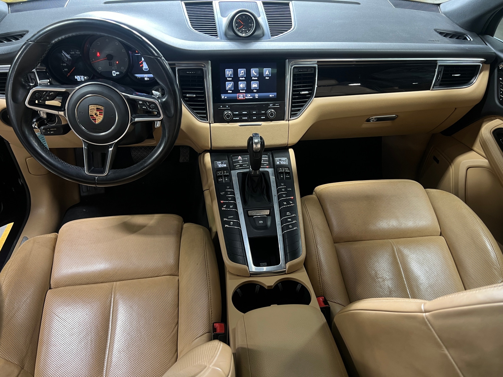 Thumbnail: 2017 Porsche Macan - 2