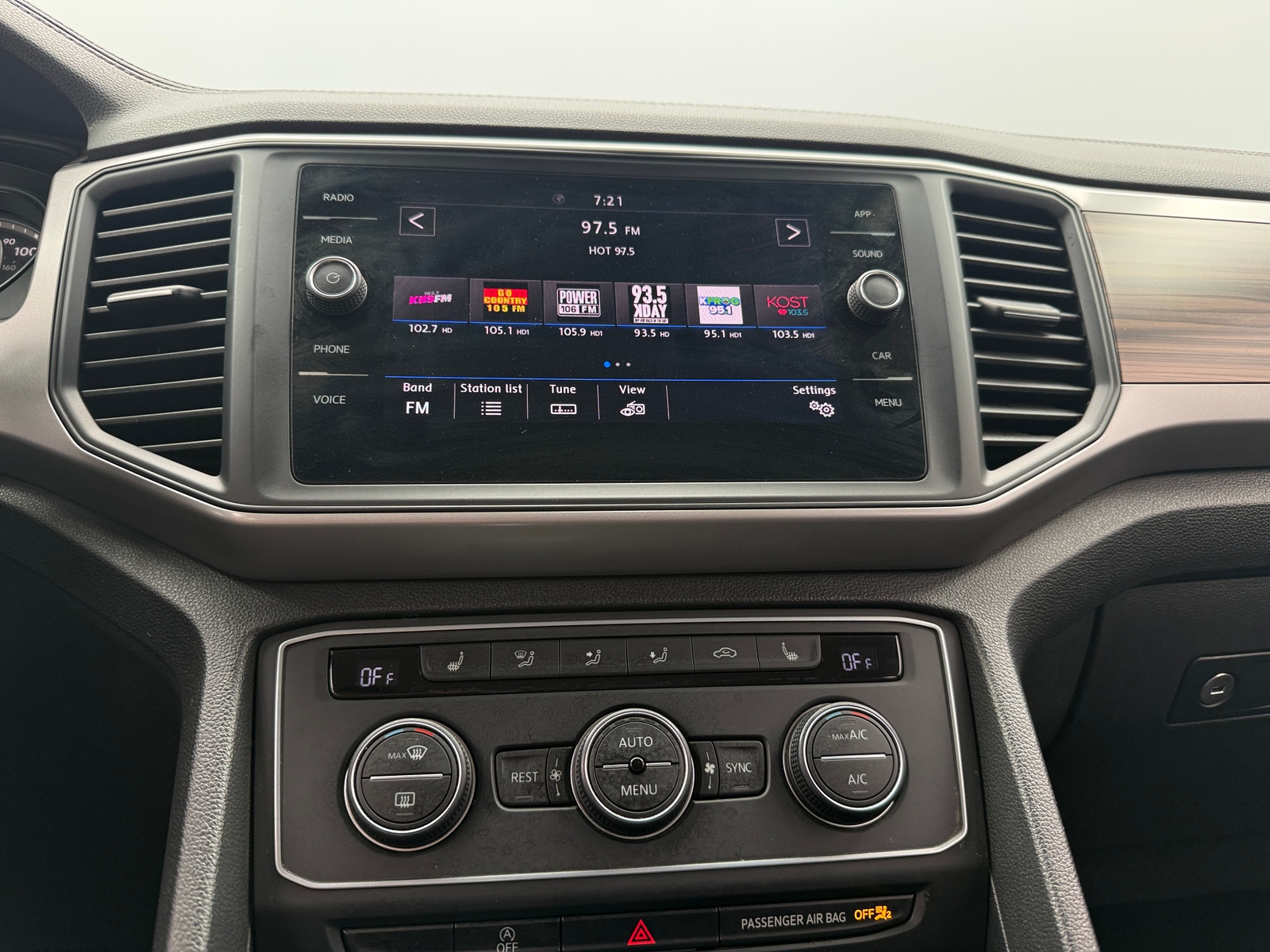 Thumbnail: 2021 Volkswagen Atlas - 3