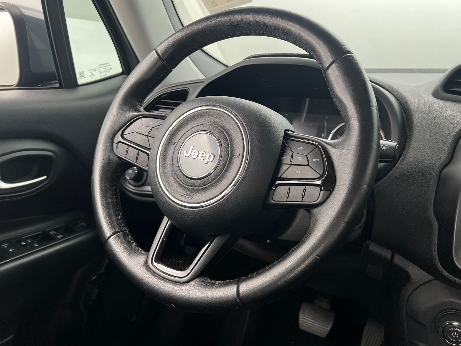 Thumbnail: 2018 Jeep Renegade - 5