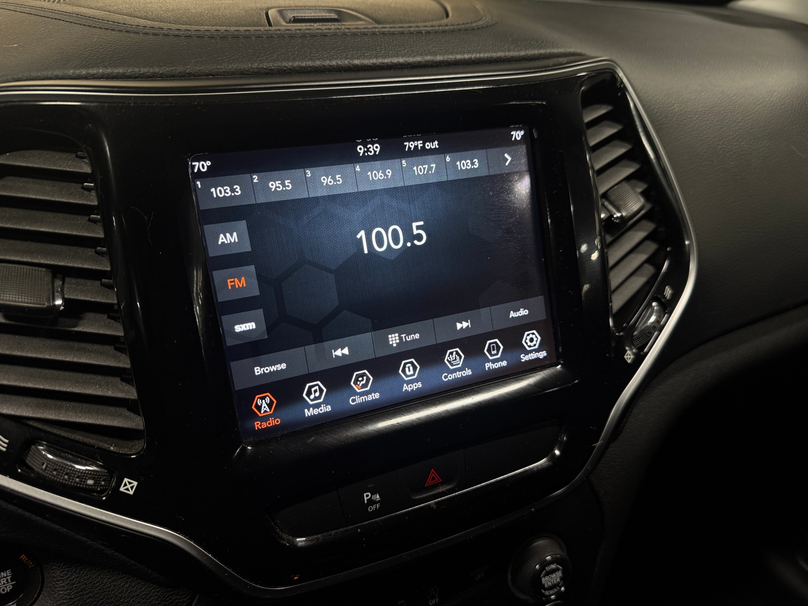 Thumbnail: 2019 Jeep Cherokee - 3