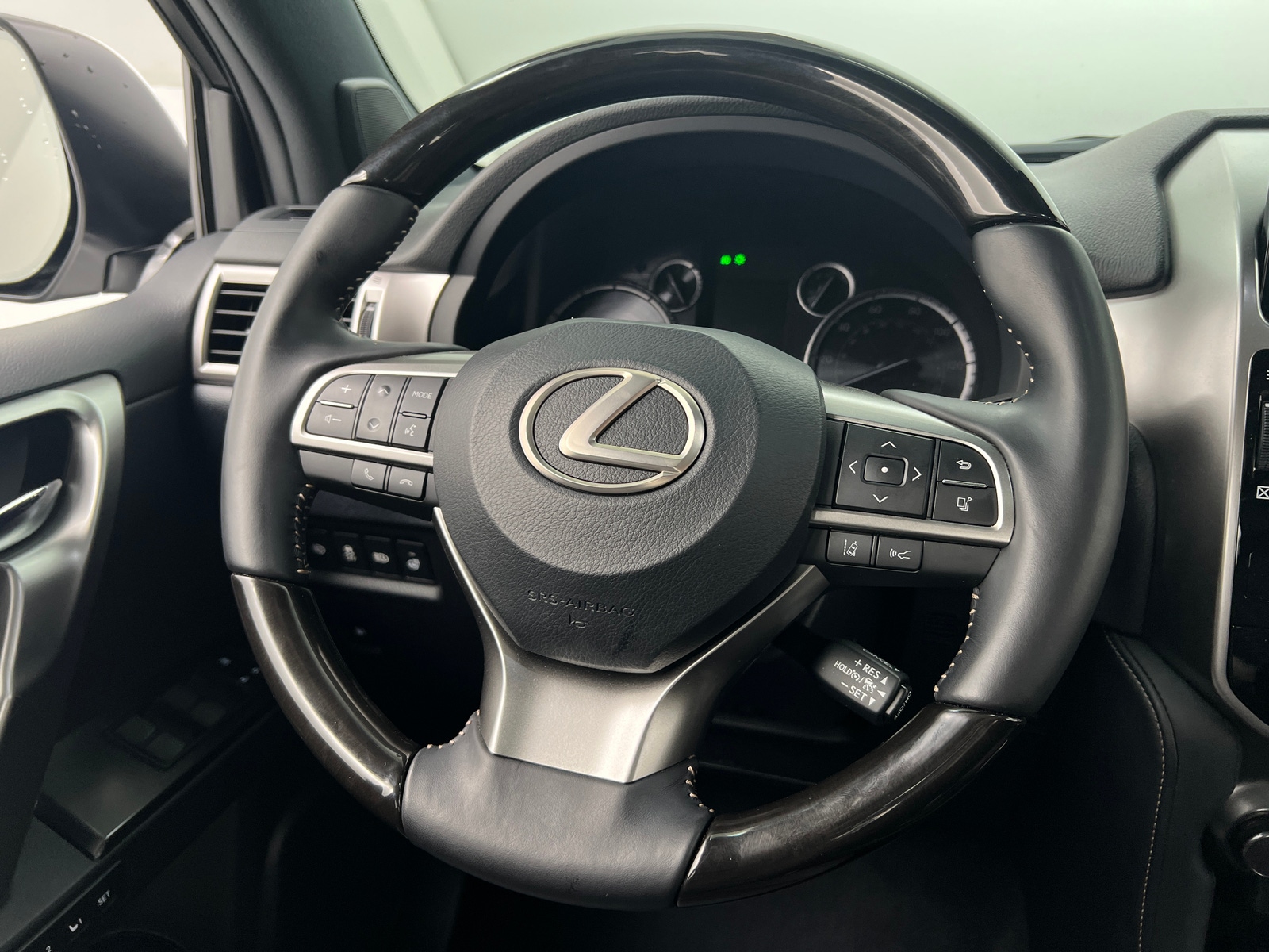 Thumbnail: 2023 Lexus GX - 4