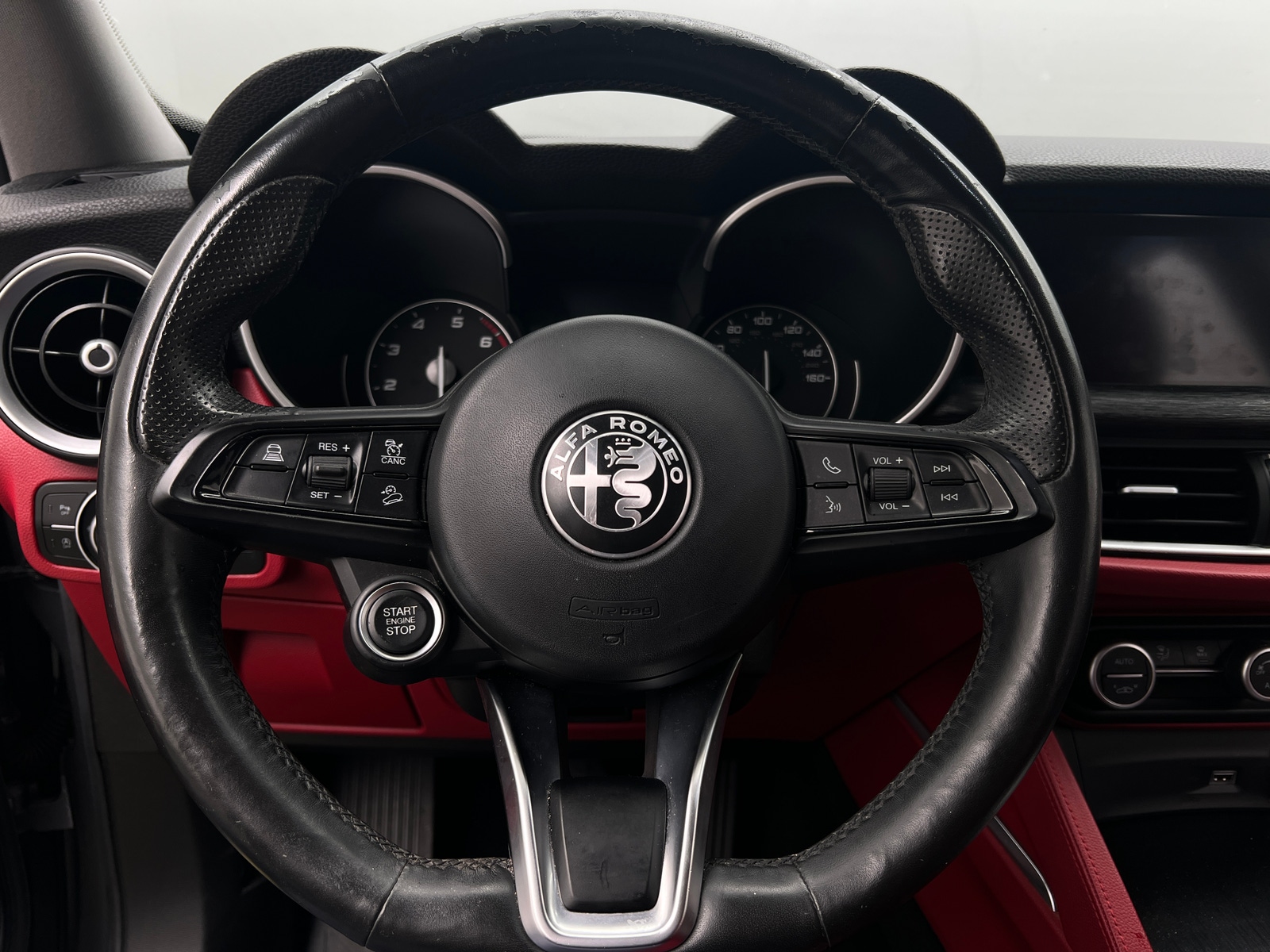 Thumbnail: 2021 Alfa Romeo Stelvio - 4