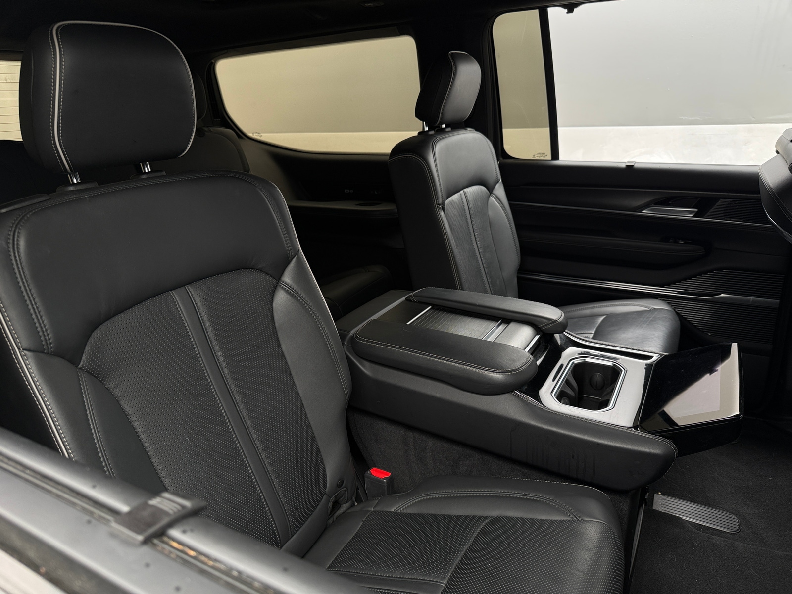 Thumbnail: 2022 Jeep Grand Wagoneer - 5