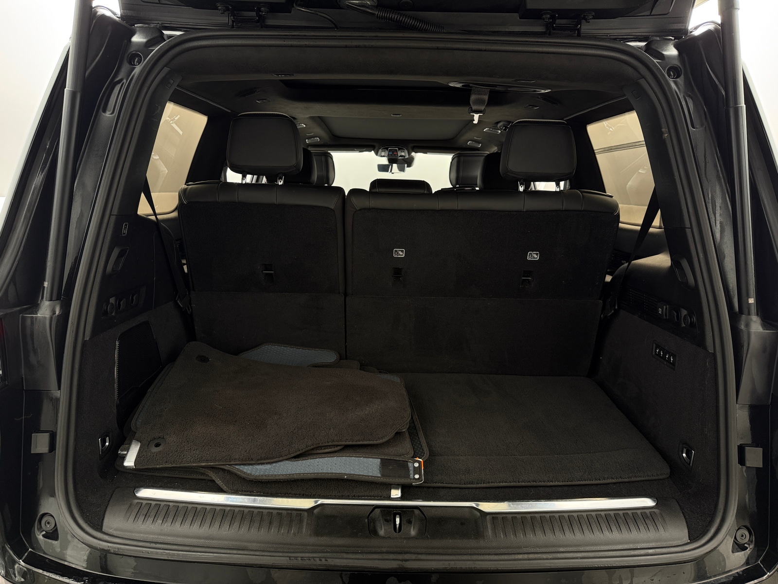 Thumbnail: 2022 Jeep Grand Wagoneer - 6