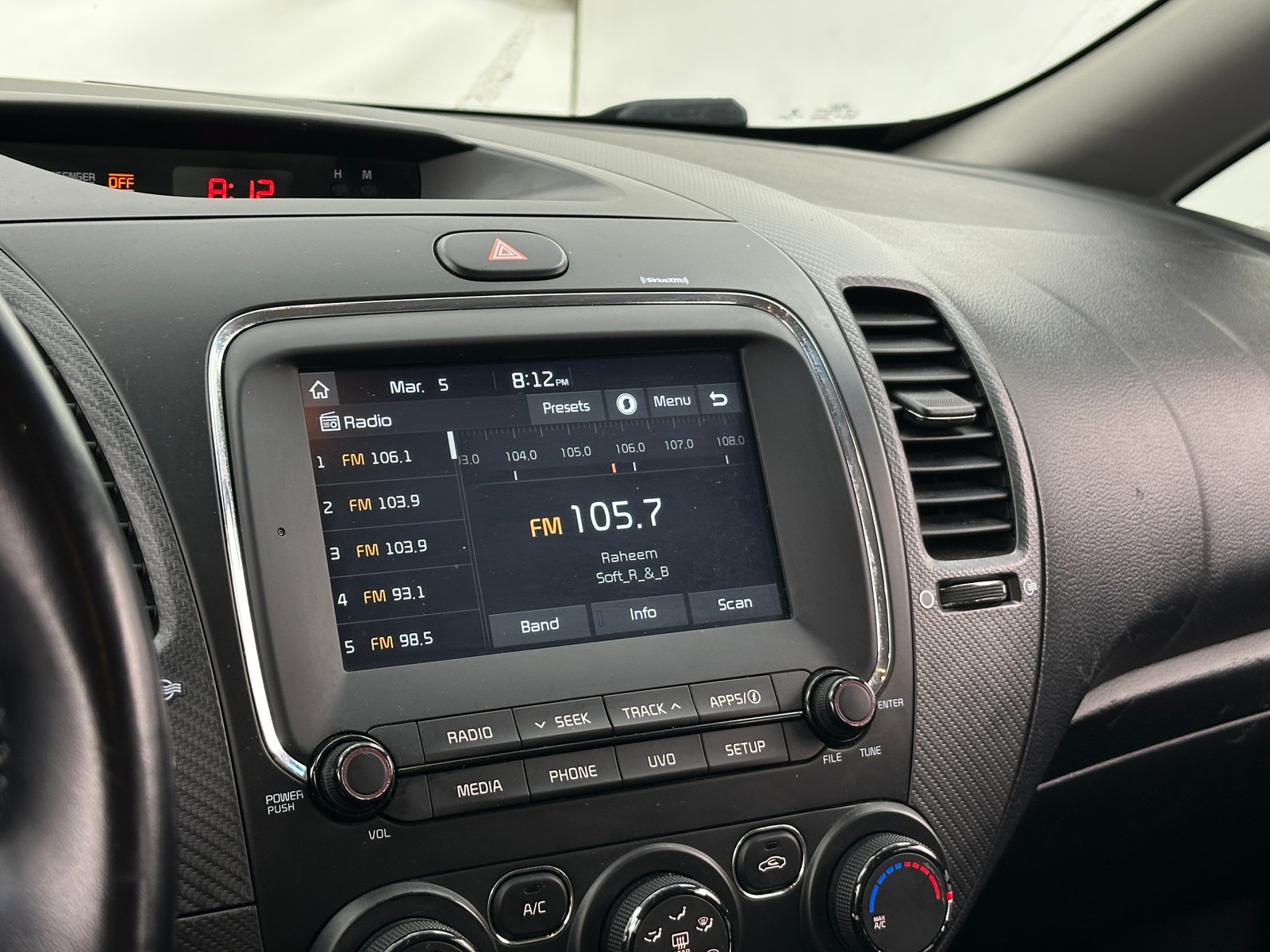 Thumbnail: 2017 Kia Forte - 4