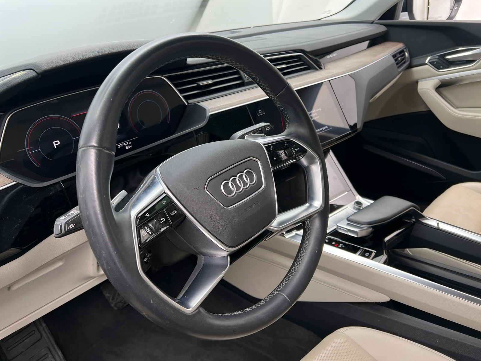 Thumbnail: 2022 Audi e-tron - 4