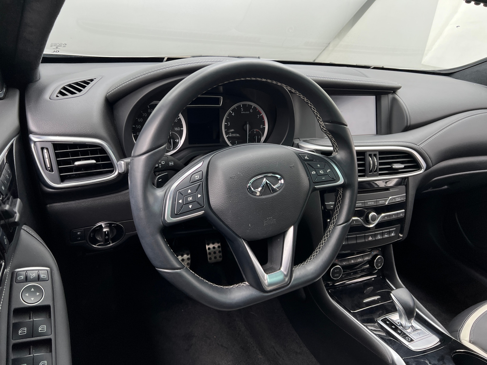 Thumbnail: 2018 INFINITI QX30 - 4