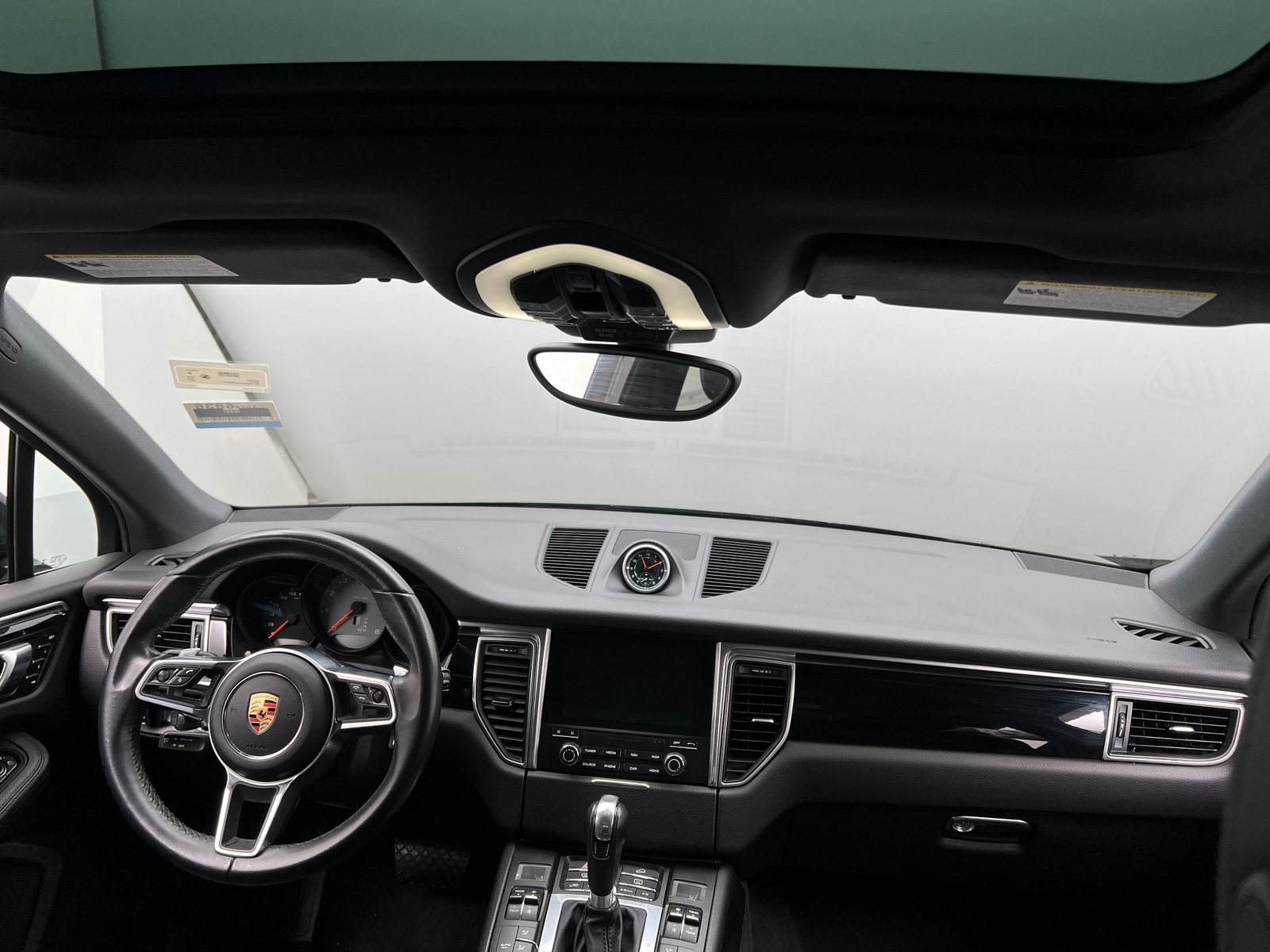 Thumbnail: 2017 Porsche Macan - 3