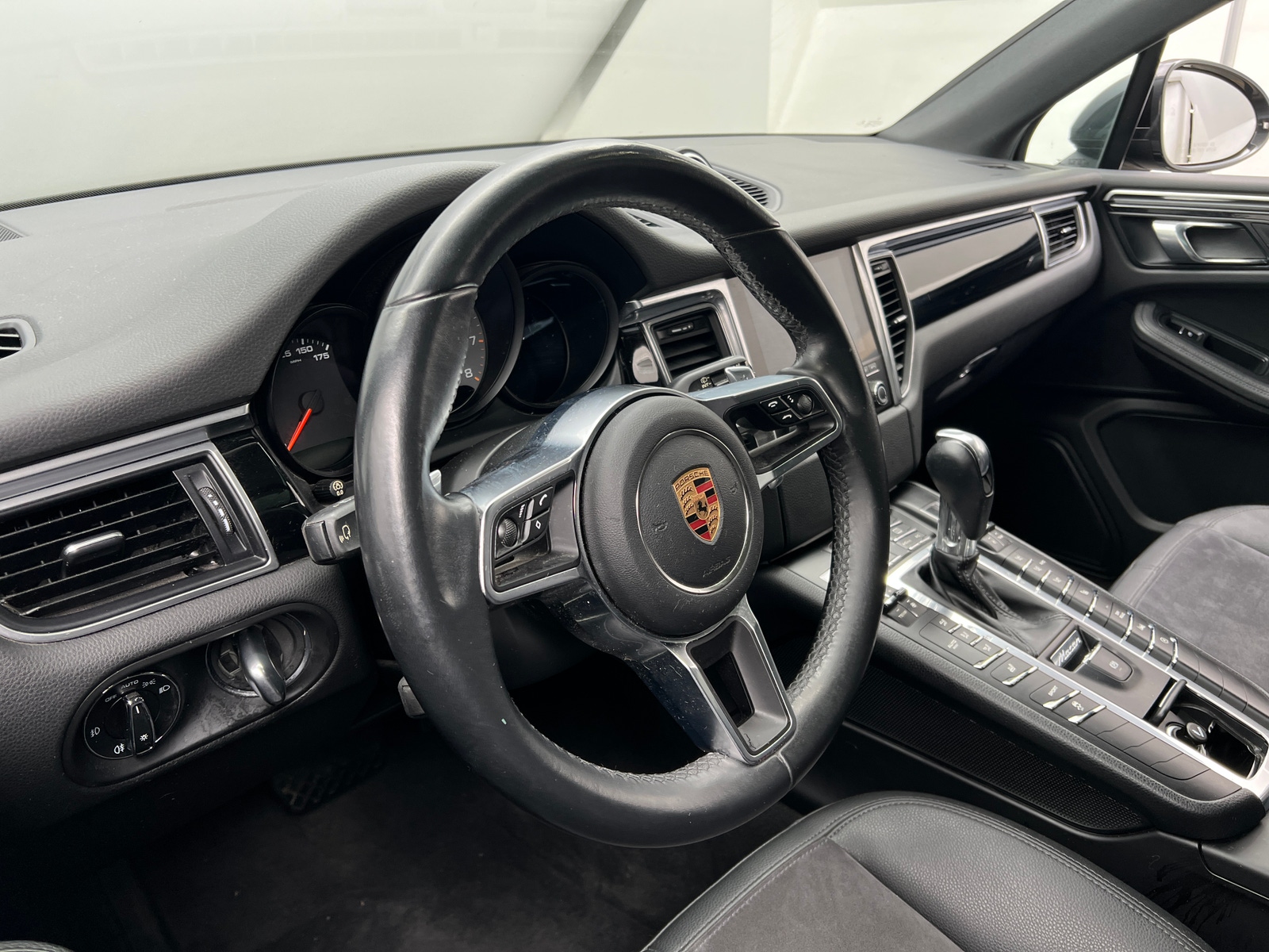 Thumbnail: 2017 Porsche Macan - 5