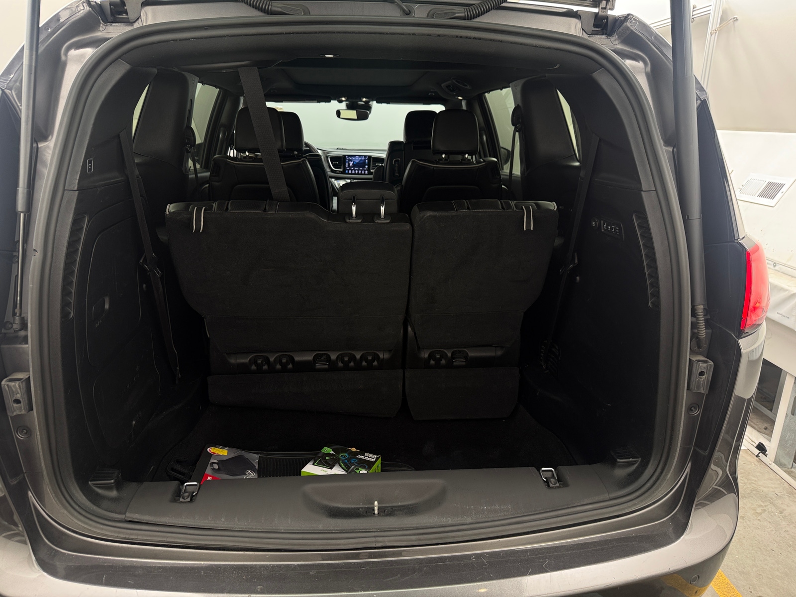 Thumbnail: 2019 Chrysler Pacifica - 6