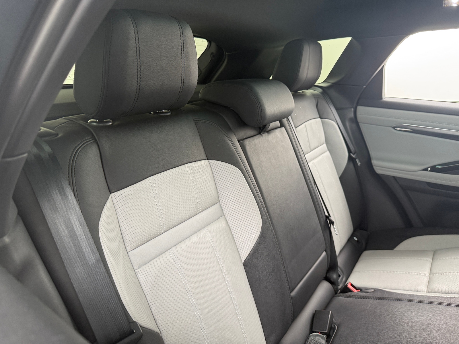 Thumbnail: 2020 Land Rover Range Rover Evoque - 5