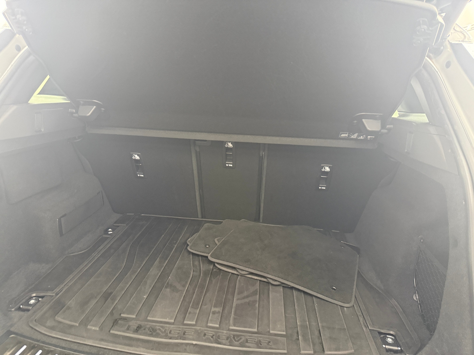 Thumbnail: 2020 Land Rover Range Rover Evoque - 6