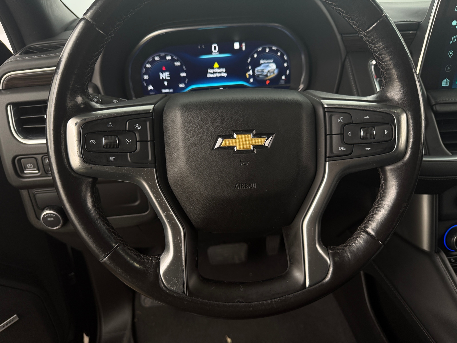 Thumbnail: 2022 Chevrolet Suburban - 4