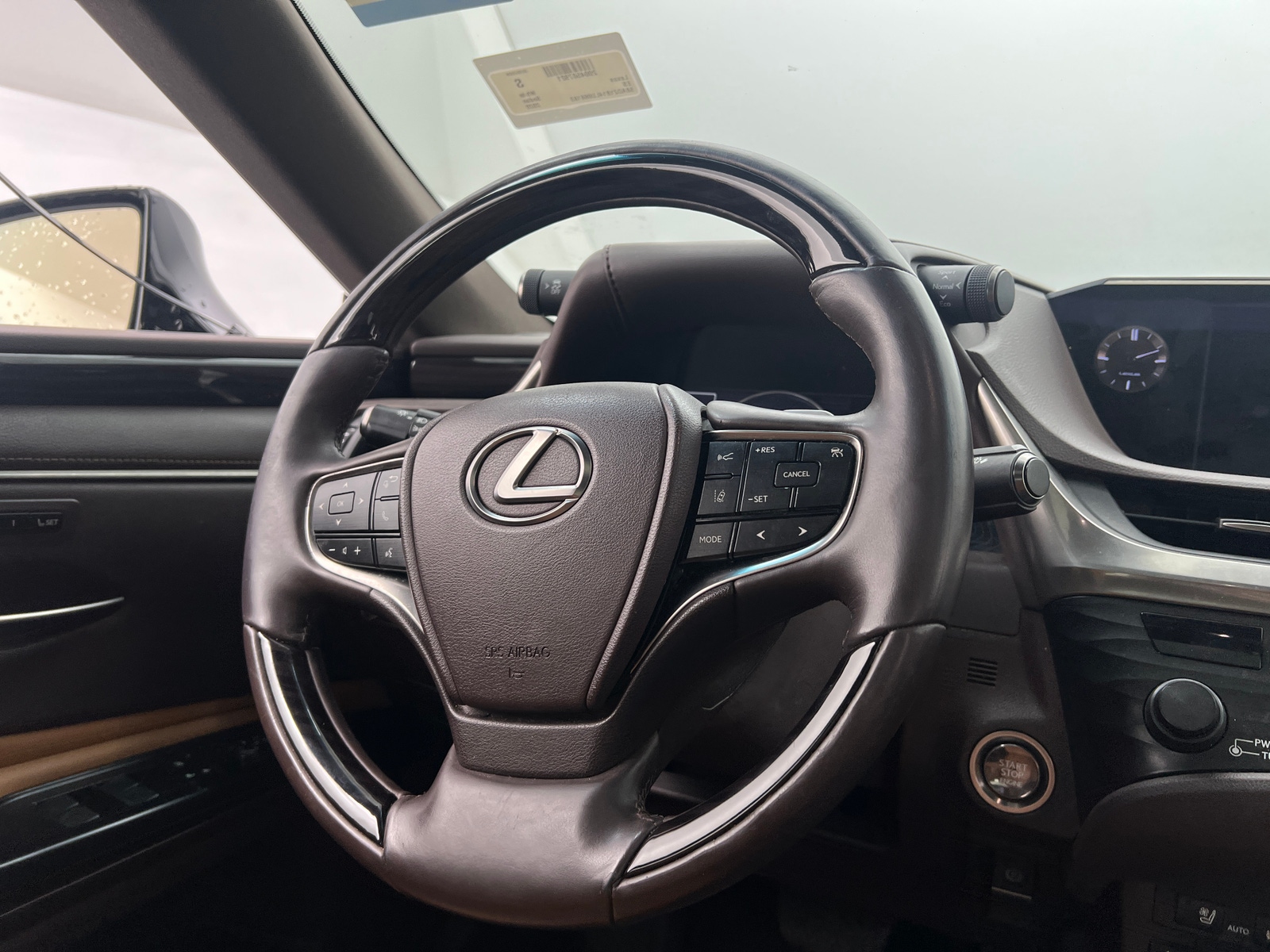 Thumbnail: 2020 Lexus ES - 4