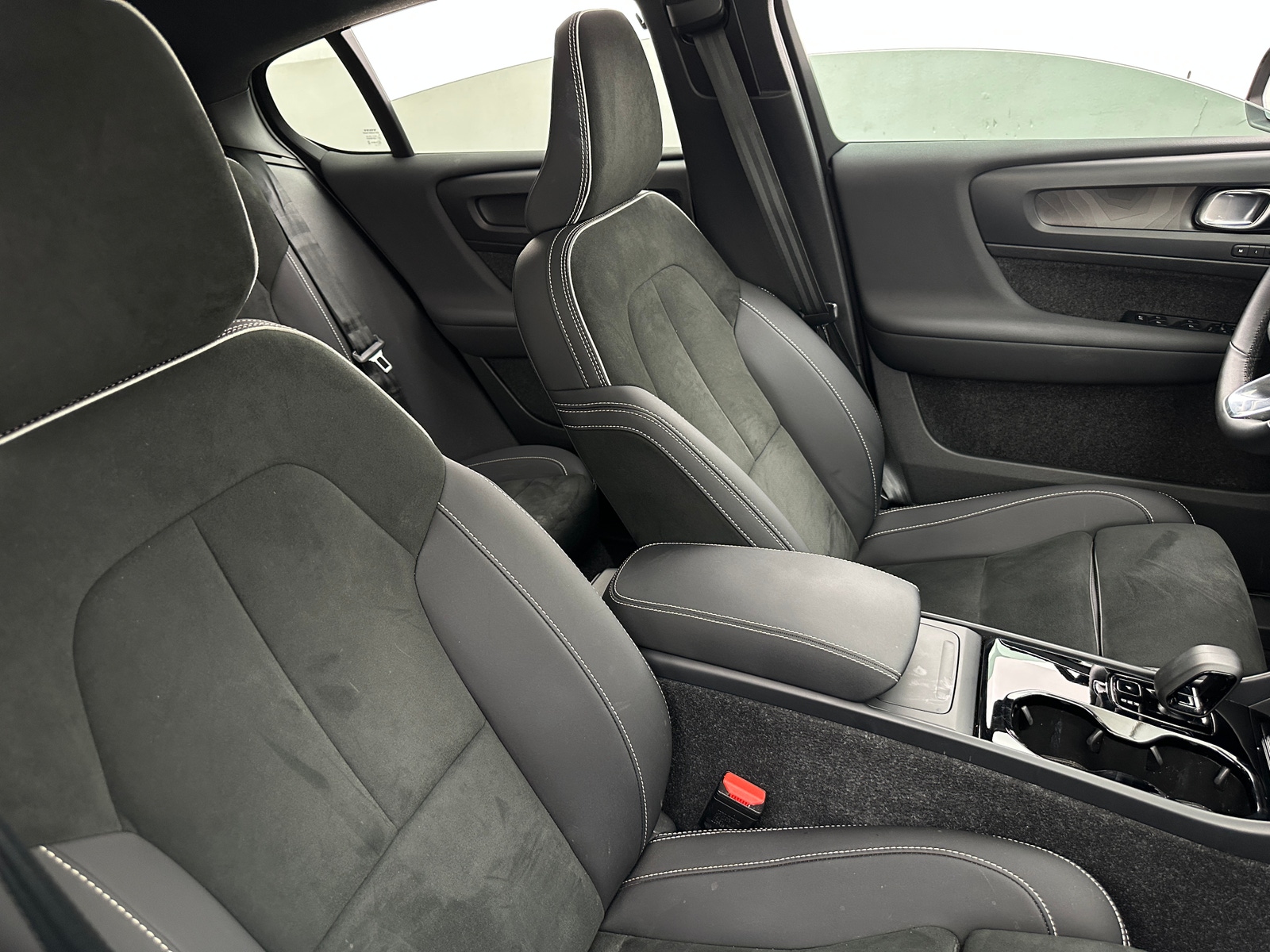 Thumbnail: 2023 Volvo C40 - 2