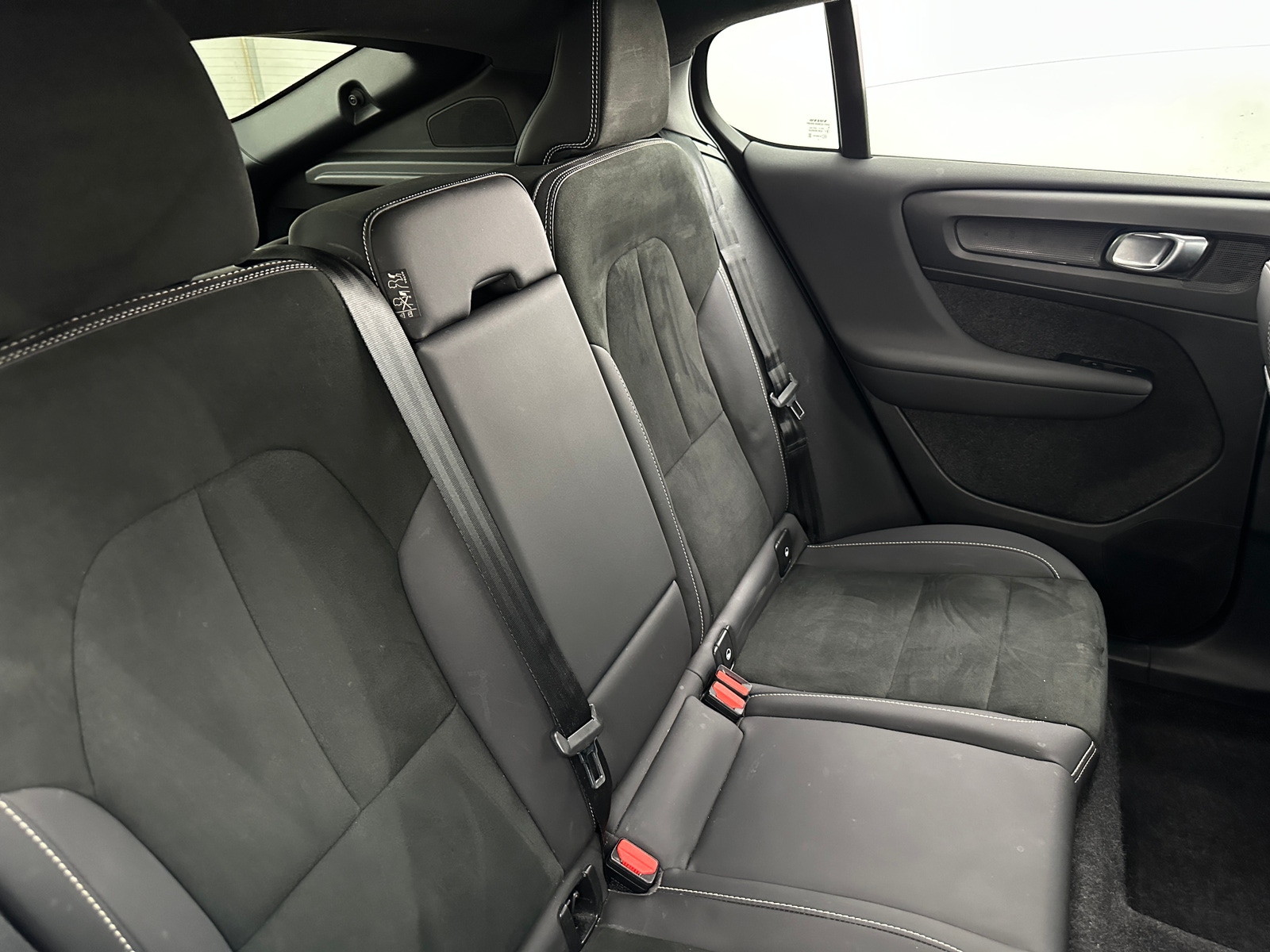 Thumbnail: 2023 Volvo C40 - 6