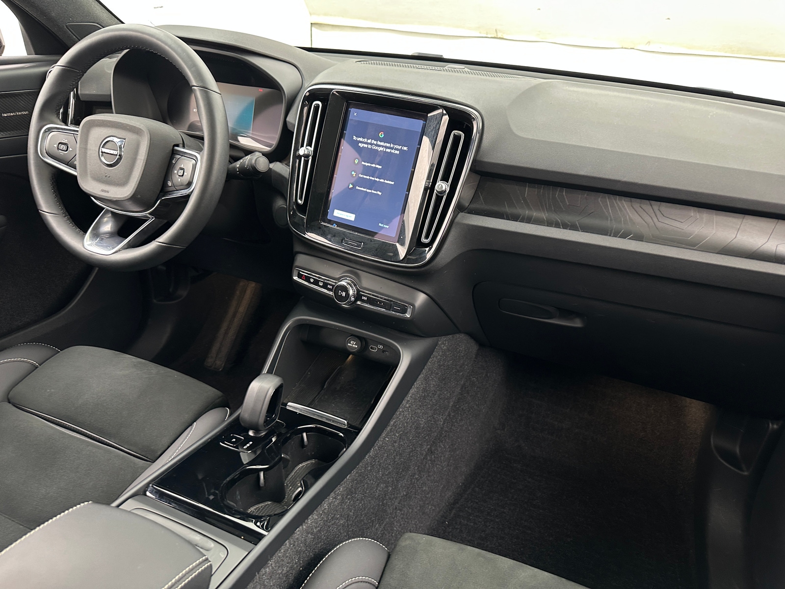 Thumbnail: 2023 Volvo C40 - 3